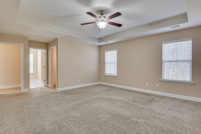 Building Photo - 926 Linsmore Ave