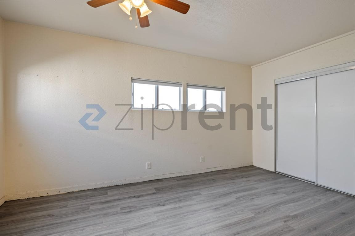Building Photo - Unit C