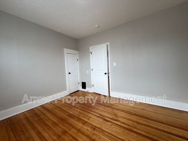 Building Photo - 126 S 28th St