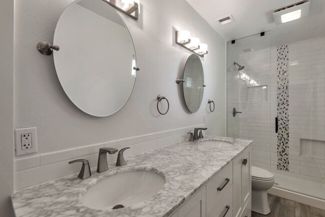 Building Photo - Updated and Spacious 3BED/2BATH Scottsdale Home