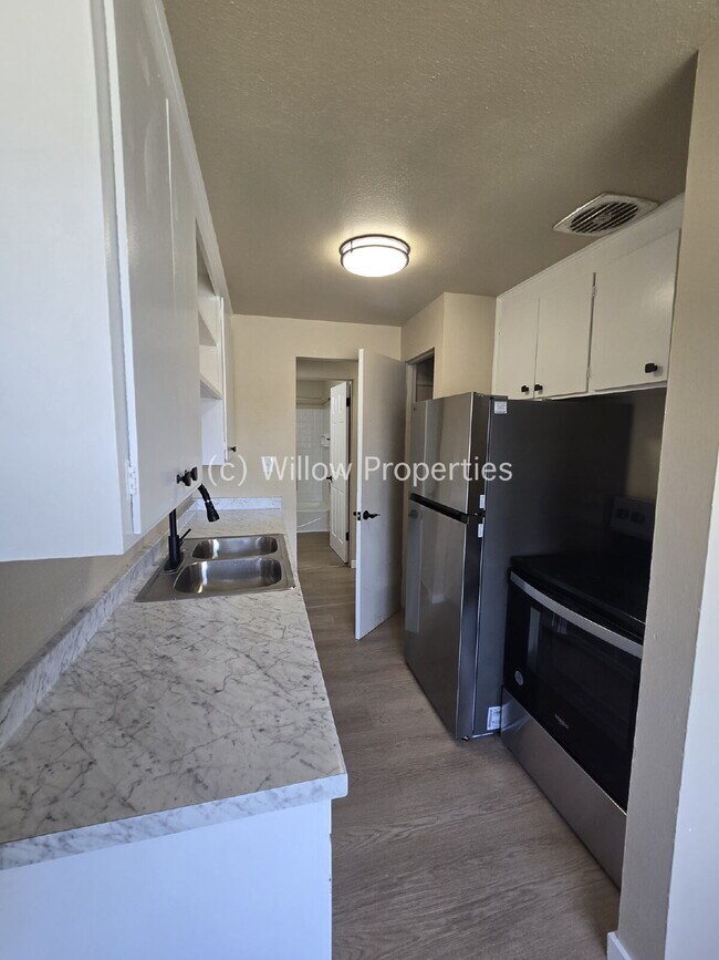 Building Photo - One Bedroom Newly Remodeled