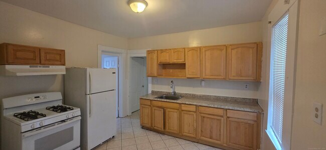 Primary Photo - 426 Jane St