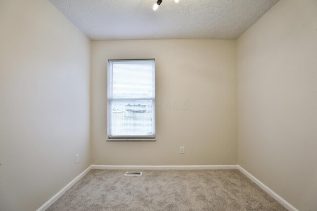 Building Photo - 989 Lavender Ln