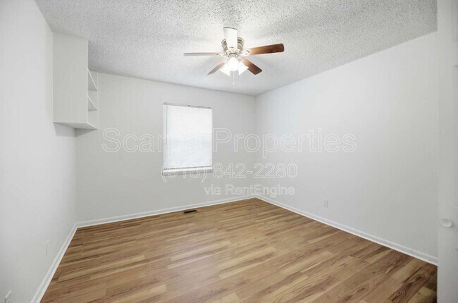 Building Photo - 313 E Woodrow Pl