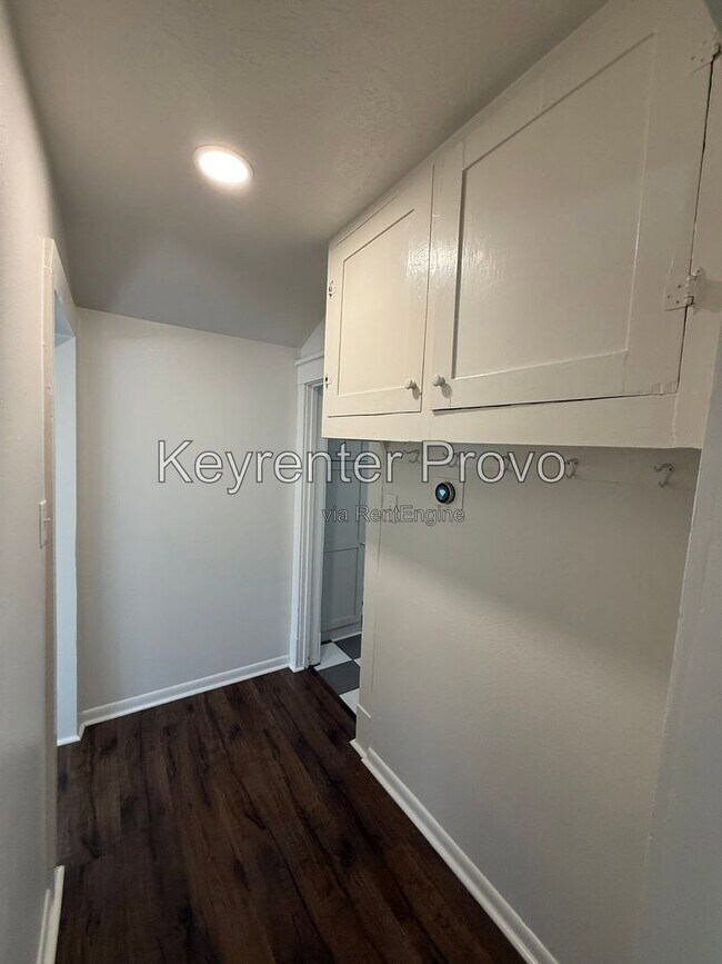 Building Photo - 153 200 S