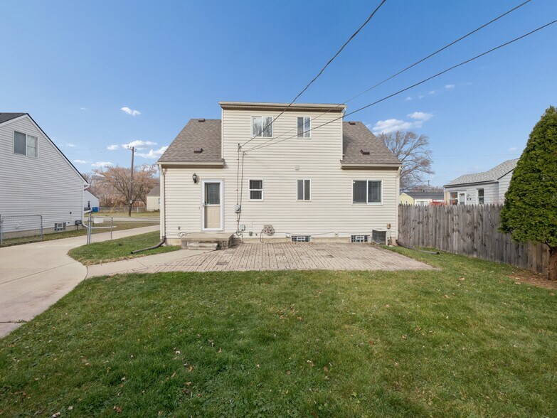 Rear of home - 8204 Toepfer Rd