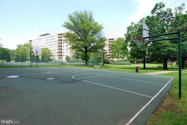 Building Photo - 6631 Wakefield Dr