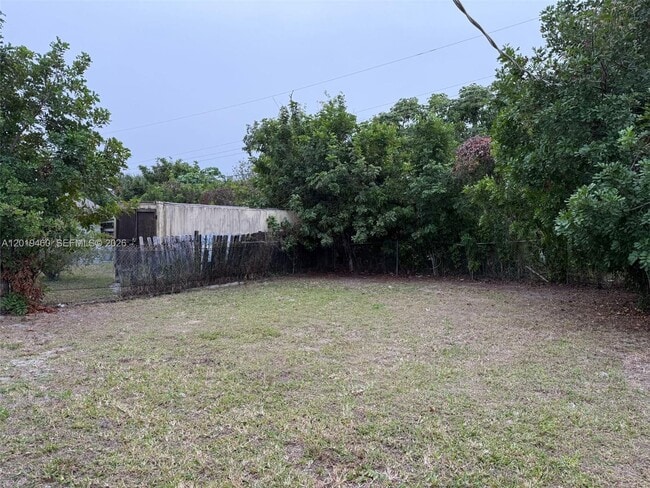 Building Photo - 1604 Cypress Dr