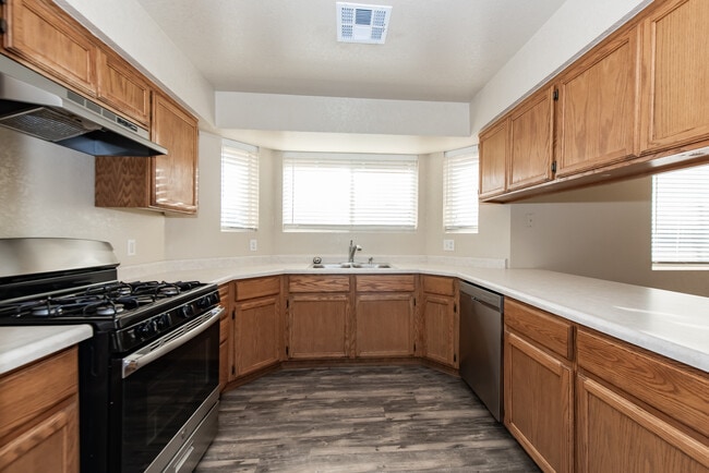 Building Photo - 2866 S 30th Dr