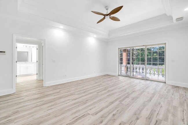 Building Photo - 1524 Glenlake Cir