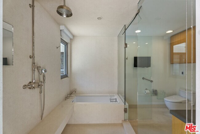 Building Photo - 10630 Somma Way