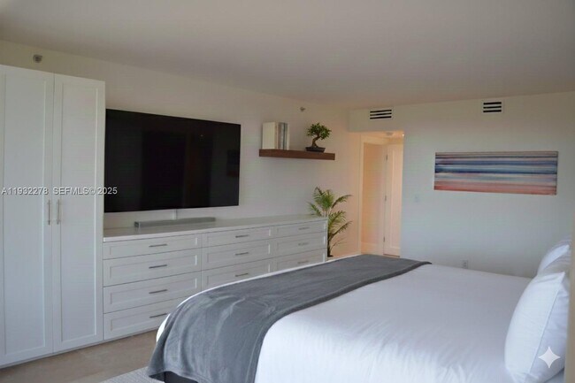 Building Photo - 11113 Biscayne Blvd