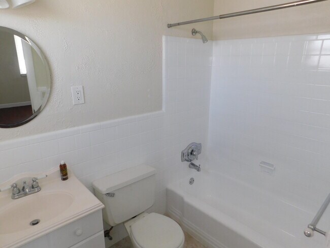 Building Photo - 741 Hummingbird Way