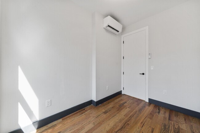 Building Photo - 604 Palisade Ave