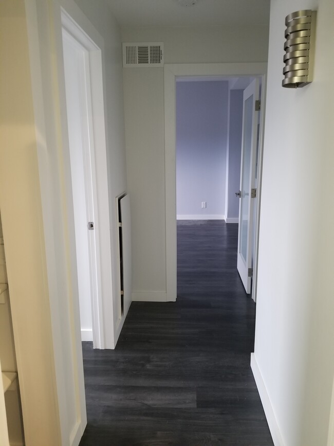 407 Bedroom #2 looking into hallway - 123 N Locust St