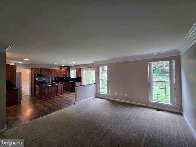 Building Photo - 832 Fox Den Rd