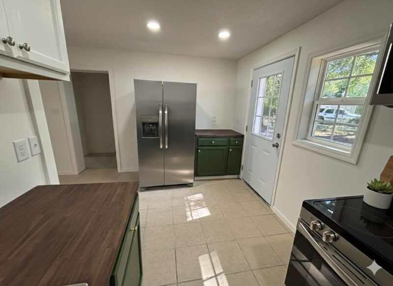 Building Photo - 2404 Spurgeon St