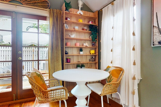 Building Photo - 1011 Howe St