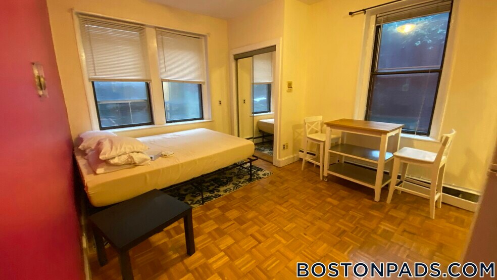 Building Photo - 40 Anderson St