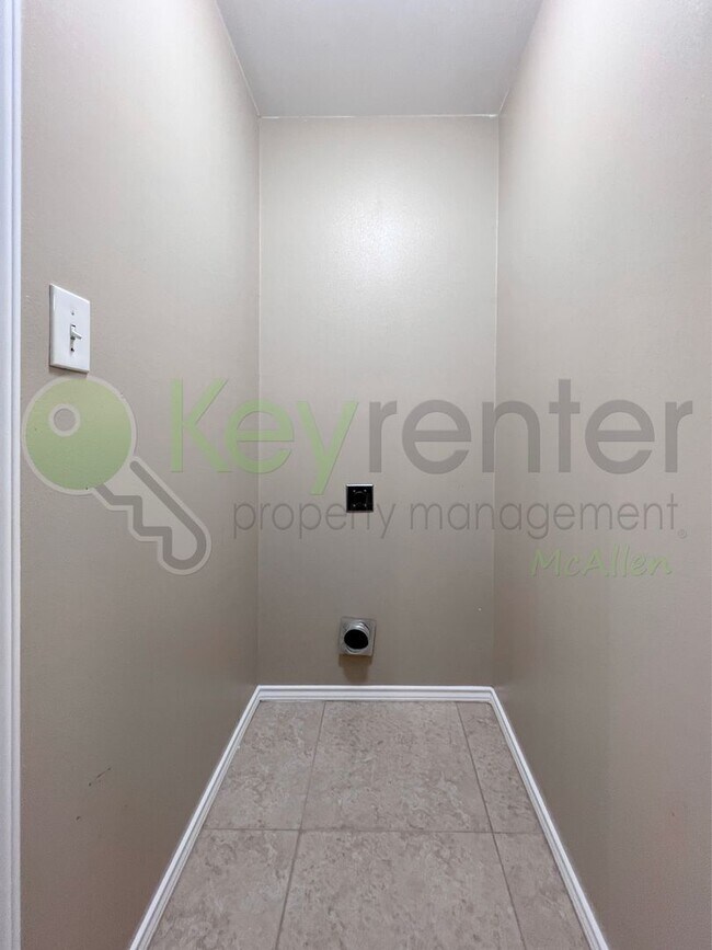 Building Photo - Beautiful 3b /2 bath home in McAllen