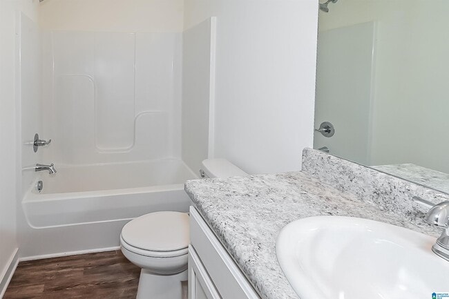 Building Photo - 553 The Heights Ln