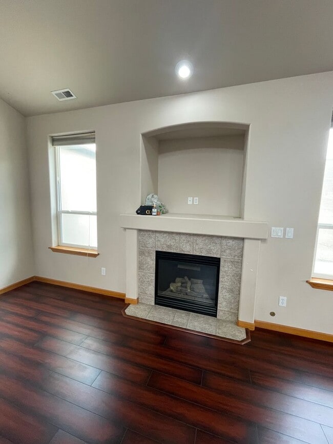 Building Photo - Amazing family home in the perfect location!