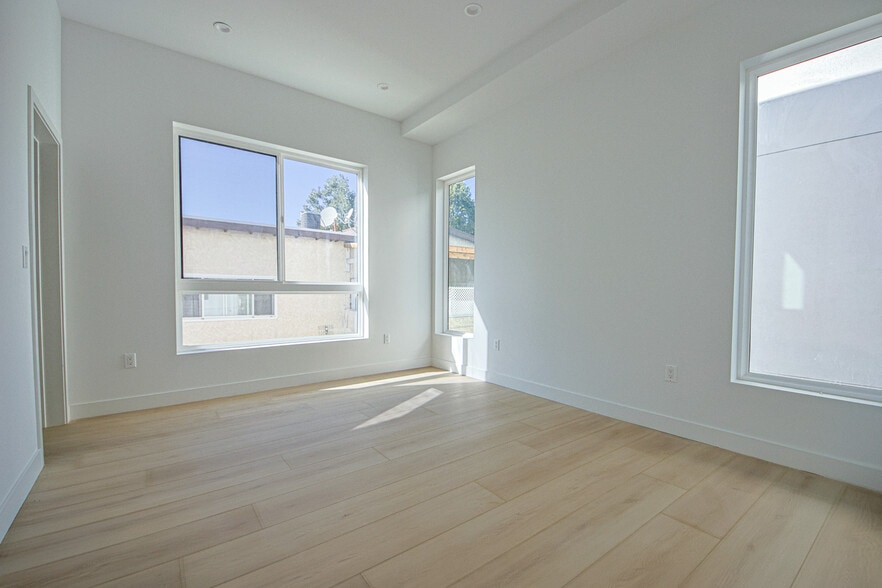 Building Photo - 6405 Odessa Ave