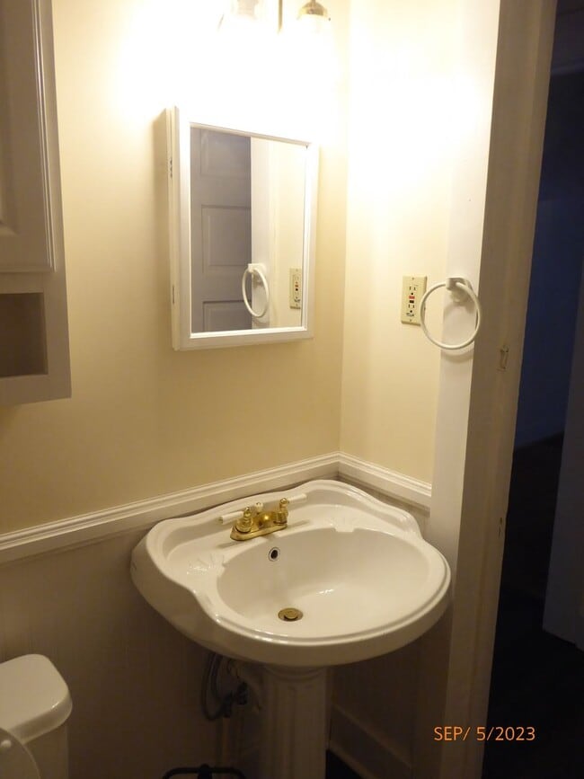 Building Photo - Historic home In The Heart Of Bluff Park