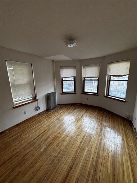 Building Photo - 183 Strathmore Rd