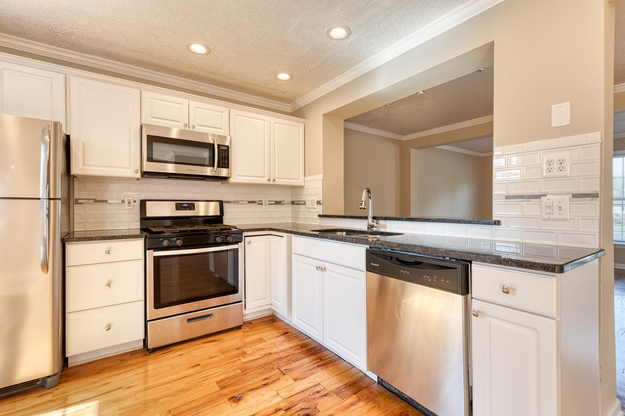 Building Photo - 490 Crestridge Way