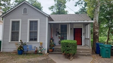Building Photo - Carson 816/818