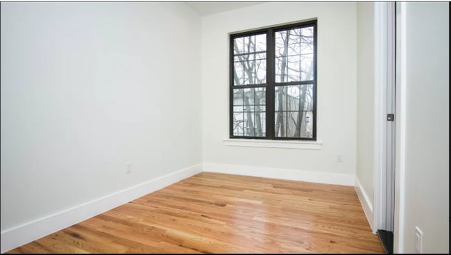 Building Photo - 562 Wilson Ave