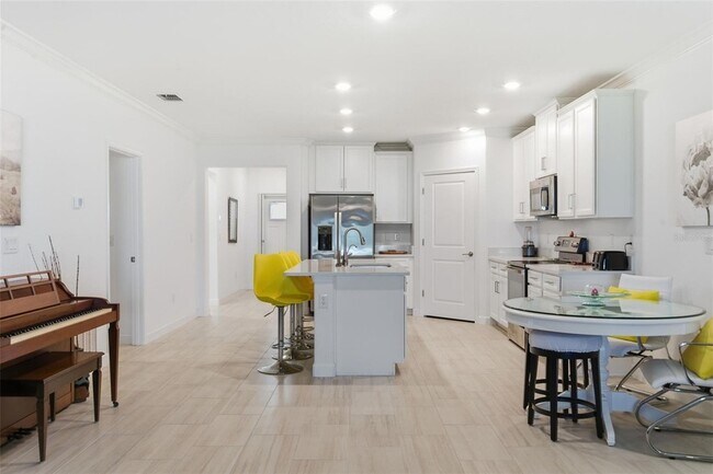 Building Photo - 31524 Golf Dr