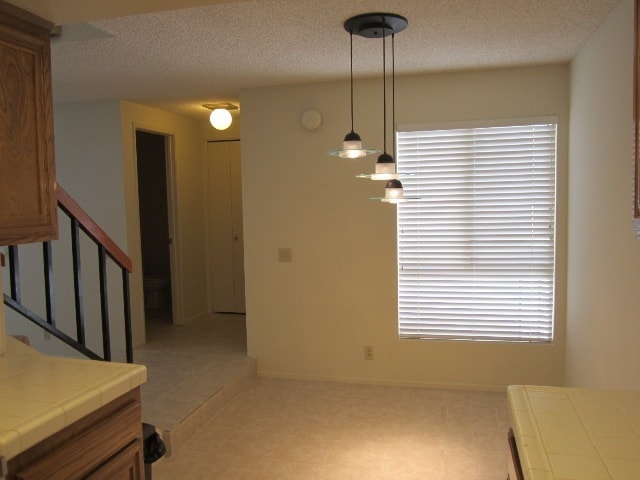 Building Photo - Gated 2+1.5 w/pool+spa, basketball crt, cl...