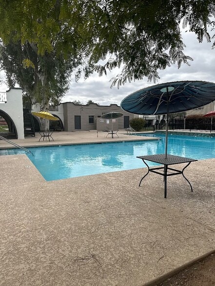 community pool - 2936 E Clarendon Ave