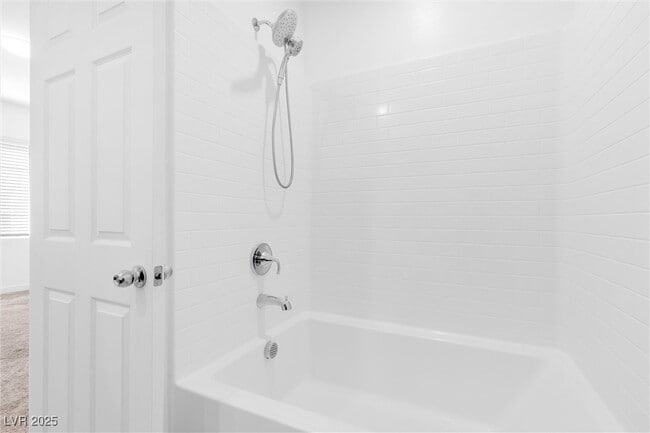 Building Photo - 5730 Sky Pointe Dr