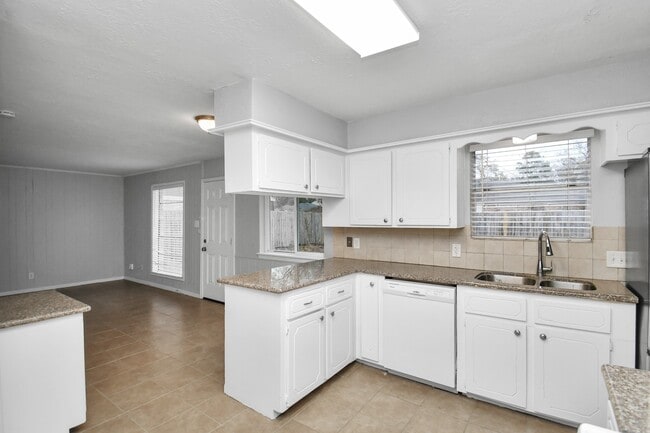 Building Photo - 24118 Spring Gum Dr