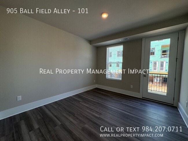 Building Photo - 112 Byrum St