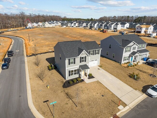 Building Photo - 160 Day Song Ct