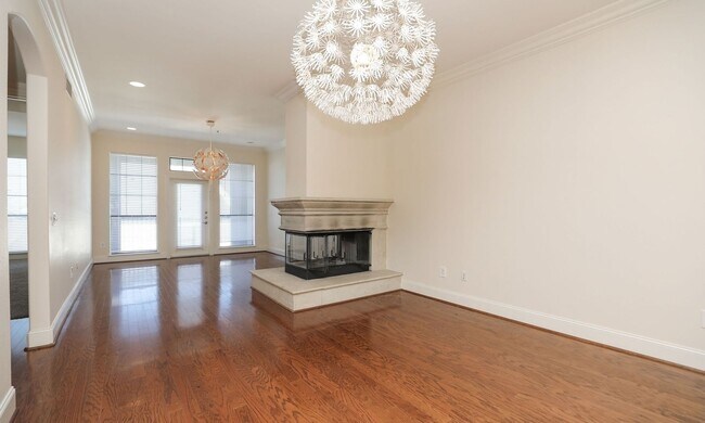 Building Photo - Top-Floor 1-Bedroom Condo in the Heart of Upper Kirby!