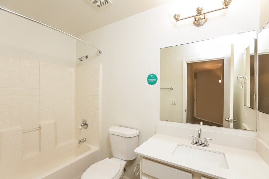 Building Photo - 15188 W Monroe St