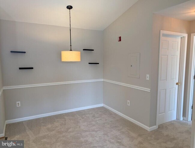 Building Photo - 673 Constellation Square SE