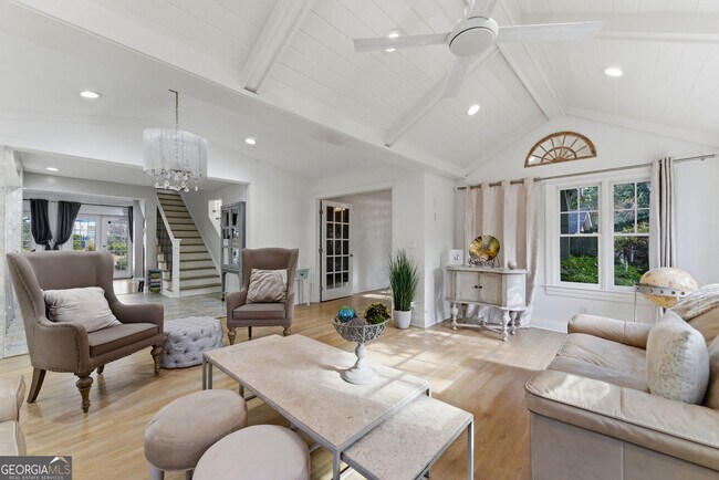 Building Photo - 302 Hascall Rd NW