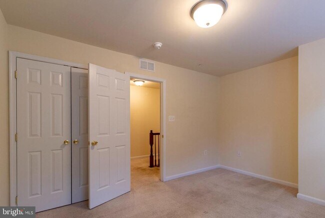Building Photo - 8401 Hollow Tree Ln