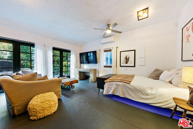 Building Photo - 1760 Nichols Canyon Rd