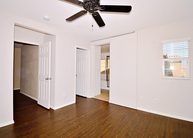 Building Photo - 510 Calle Vibrante