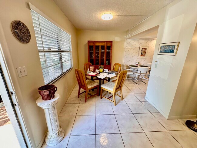 Building Photo - 1805 Eleuthera Point