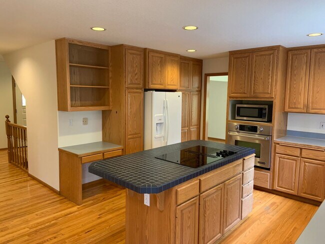 Building Photo - Escape to the Serene Beauty of Vineyard Mo...