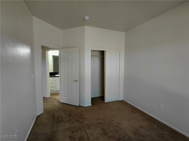 Building Photo - 452 Crocus Hill St