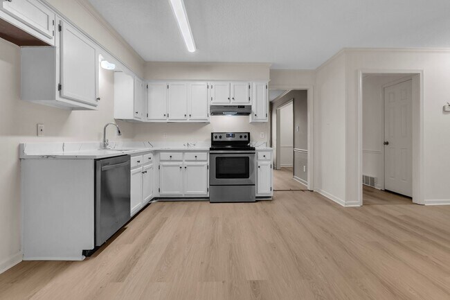 Building Photo - 6503 Evergreen Dr